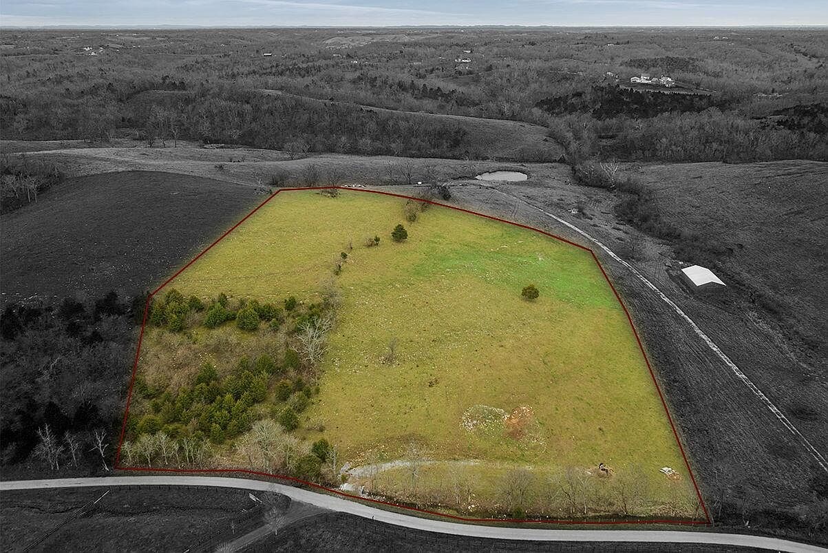 highlighted picture showing cobb lane the highlighted green area shows the beautiful land waiting for it's new owner